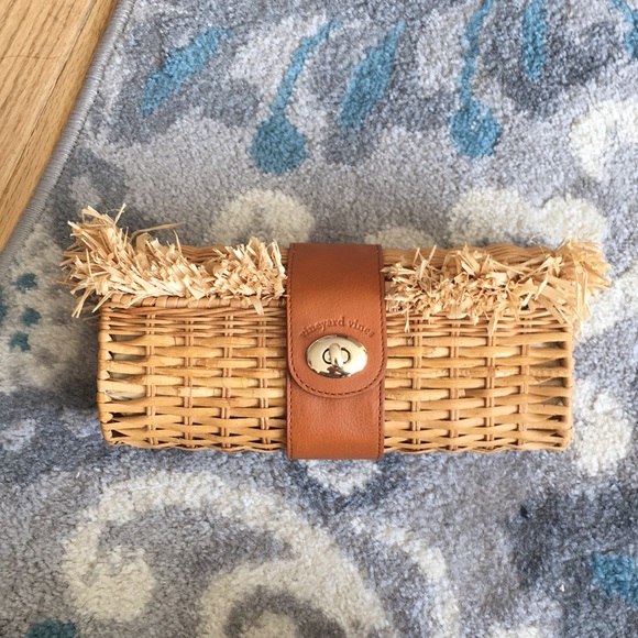 Vineyard Vines Handbags - Vineyard Vines Straw Clutch